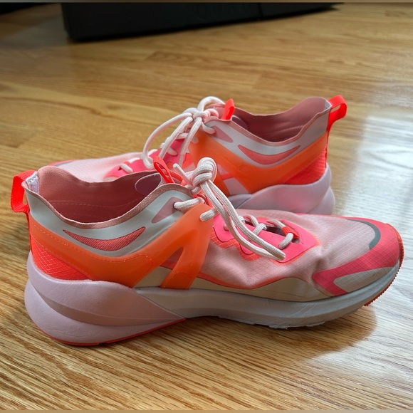 Fabletics Performance Sneaker - Picture 1 of 5